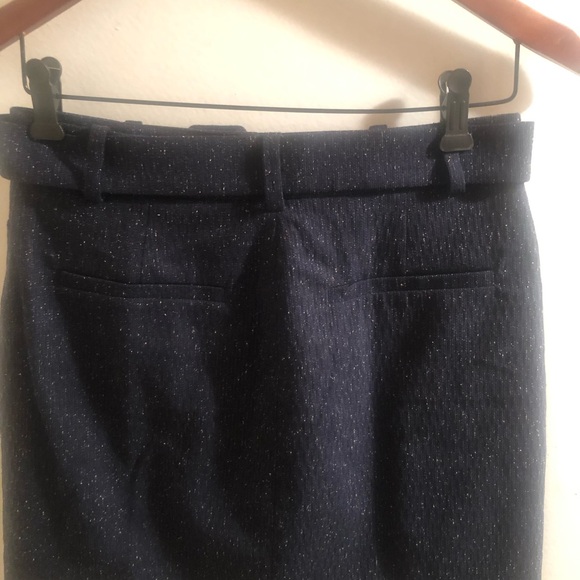 Size 2 Theory mini city skirt in navy multi tail texture - Picture 3 of 3